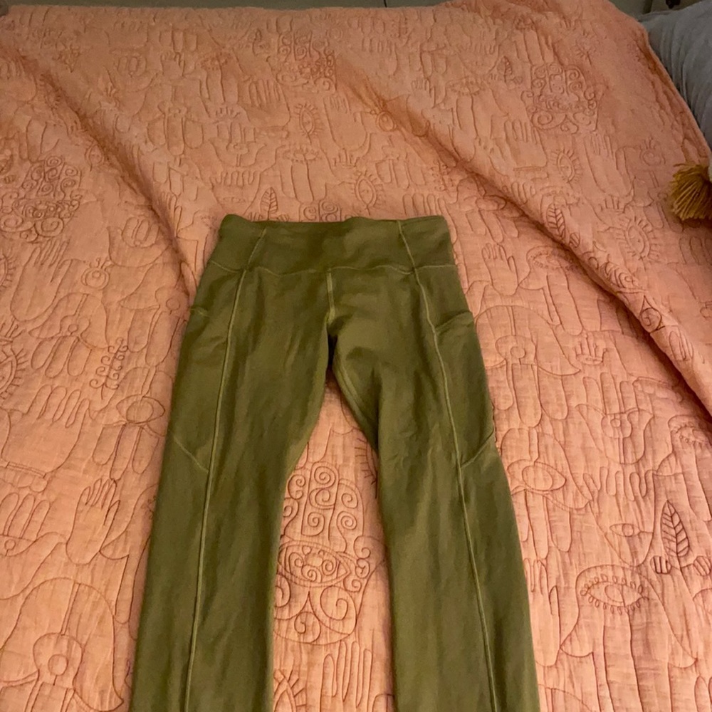 Lululemon mustard size 6 wunder under leggings worn once